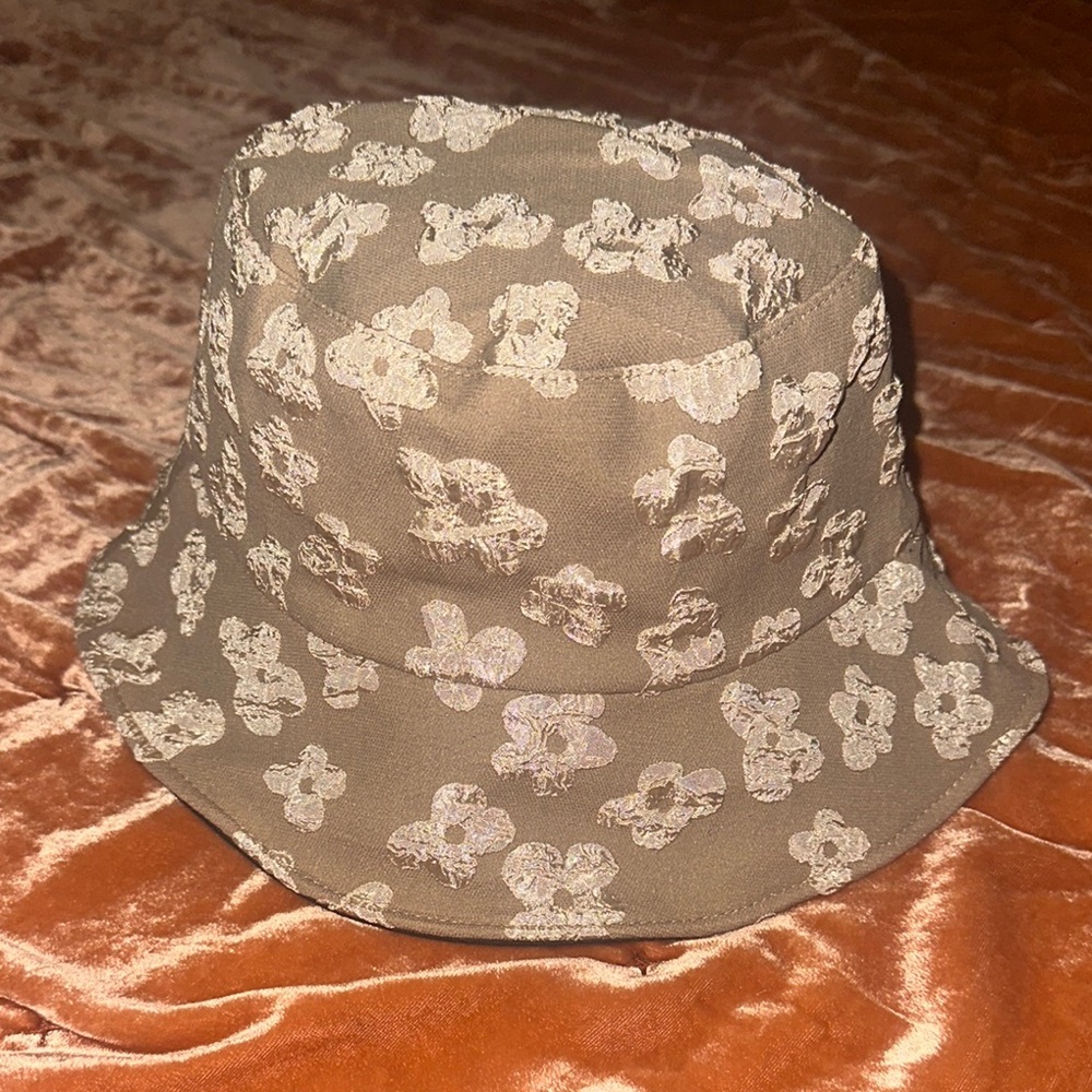 Women’s Beige & White Floral Bucket Hat + Reversible